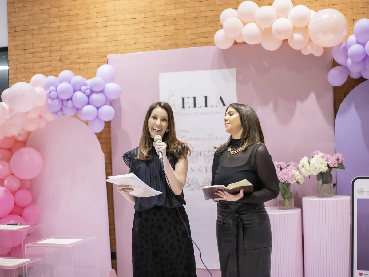 Apresentação em um evento da ELLA