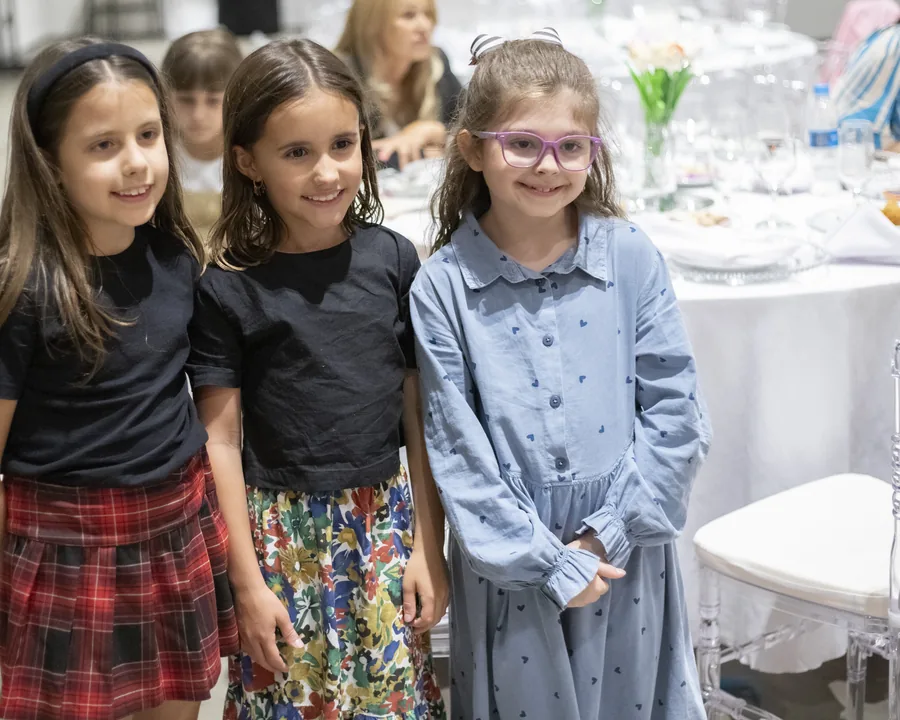 Meninas participantes de uma experiência ELLA